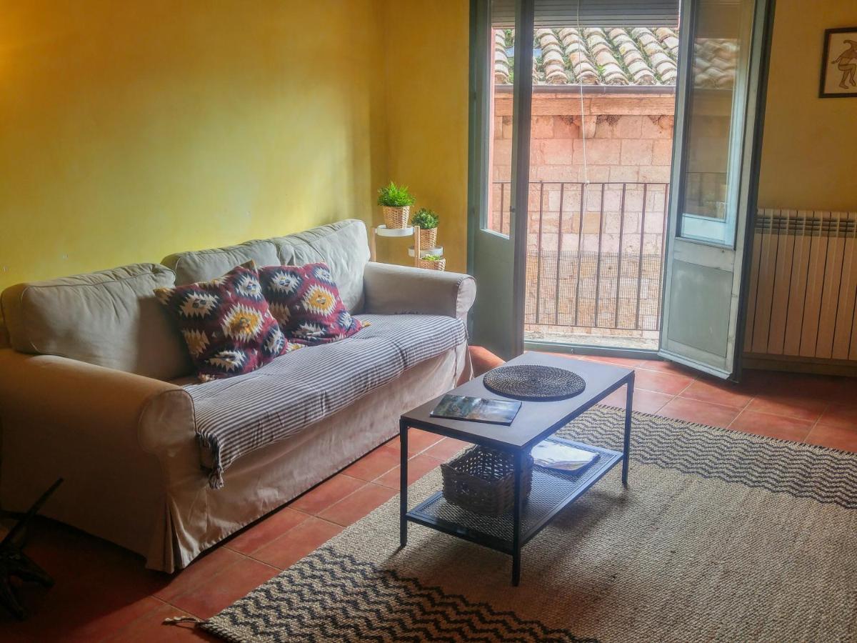 Apartamentos Saltarel-Lo Besalú Buitenkant foto